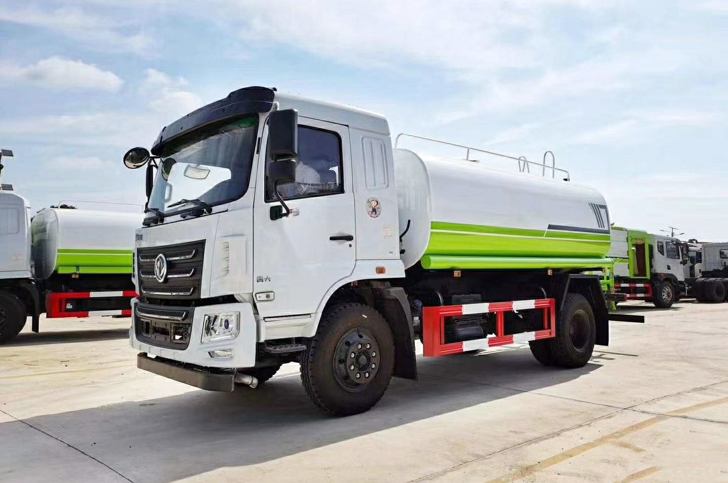 國(guó)六東風(fēng)華神12噸灑水車(chē)